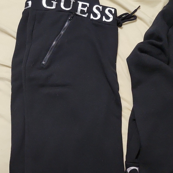 Guess crop hoodie and joggers - Picture 1 of 3